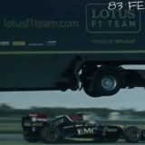 F1  Lotus  sotto al camion mentre salta