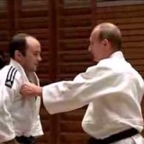 Putin con il campione di Judo Gamba e poi tutti a terra
